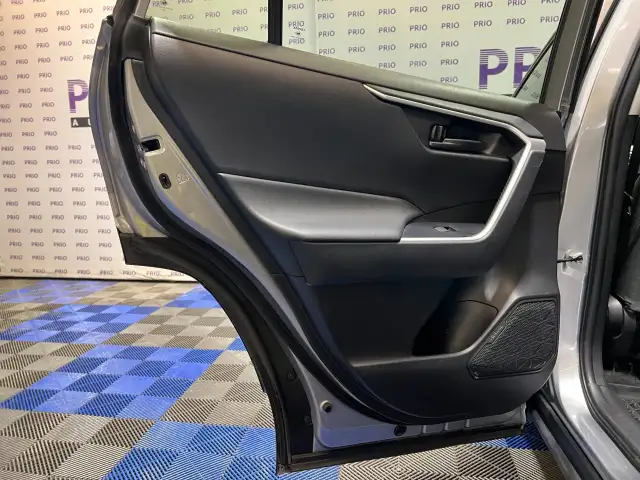 2025 Toyota RAV4 - Photo 13