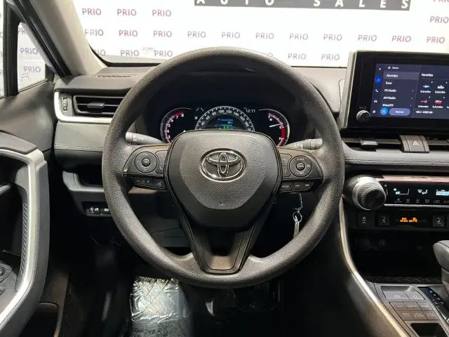 2025 Toyota RAV4 - Photo 18