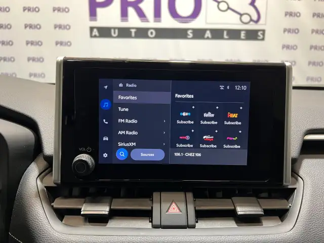 2025 Toyota RAV4 - Photo 23