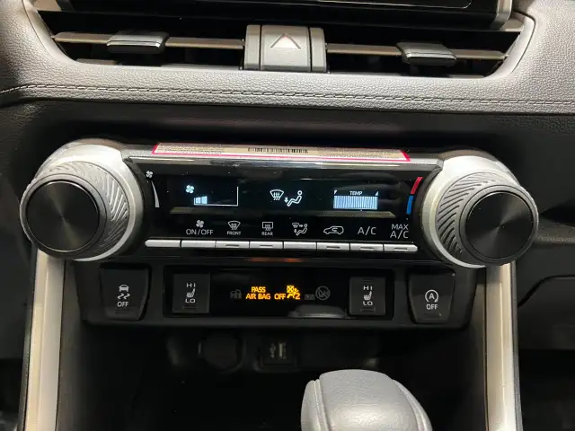 2025 Toyota RAV4 - Photo 24