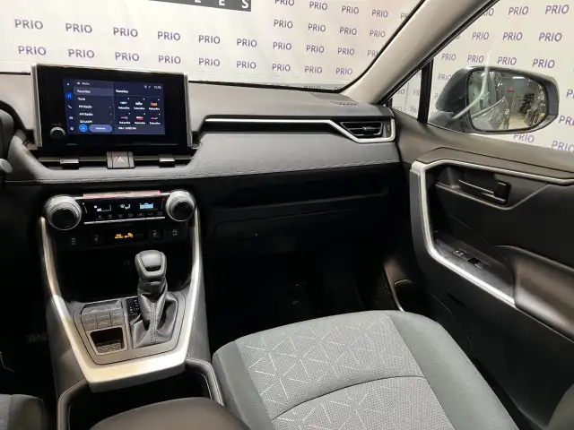 2025 Toyota RAV4 - Photo 27
