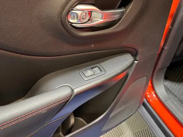 2021 Jeep Cherokee - Photo 16