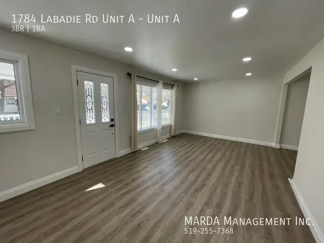RENOVATED 3 BED/1 BATH MAIN FLOOR UNIT EAST WINDSOR   60% OF UTI - Photo 9