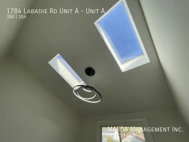 RENOVATED 3 BED/1 BATH MAIN FLOOR UNIT EAST WINDSOR   60% OF UTI - Photo 20