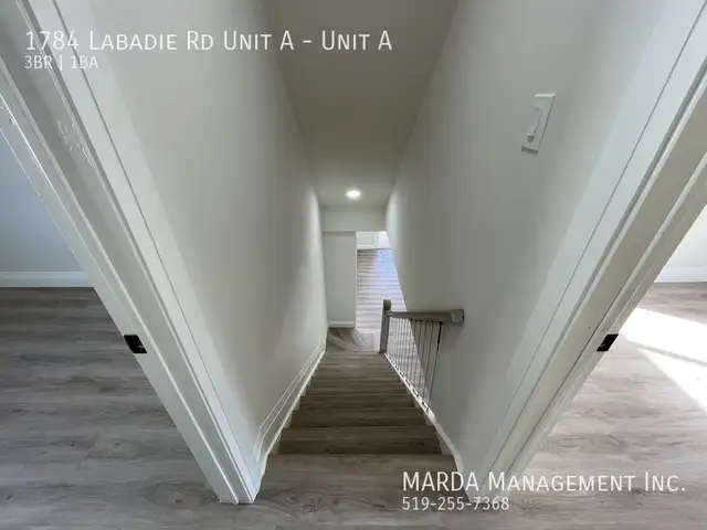 RENOVATED 3 BED/1 BATH MAIN FLOOR UNIT EAST WINDSOR   60% OF UTI - Photo 26