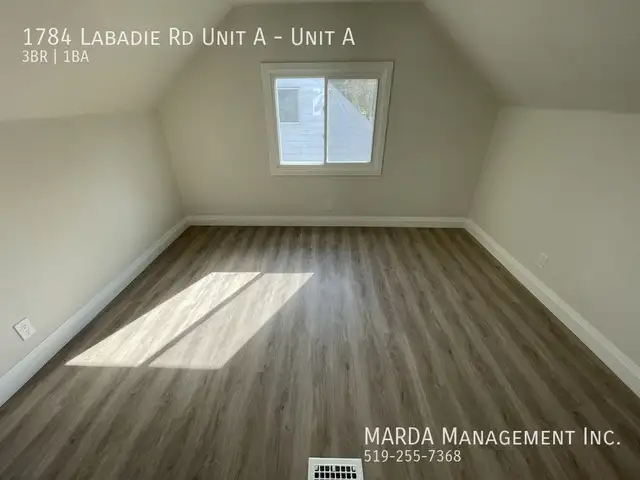 RENOVATED 3 BED/1 BATH MAIN FLOOR UNIT EAST WINDSOR   60% OF UTI - Photo 30