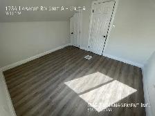 RENOVATED 3 BED/1 BATH MAIN FLOOR UNIT EAST WINDSOR   60% OF UTI - Photo 31