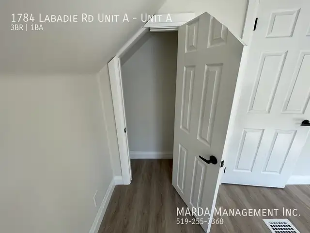 RENOVATED 3 BED/1 BATH MAIN FLOOR UNIT EAST WINDSOR   60% OF UTI - Photo 32