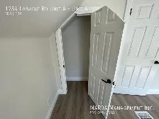 RENOVATED 3 BED/1 BATH MAIN FLOOR UNIT EAST WINDSOR   60% OF UTI - Photo 32
