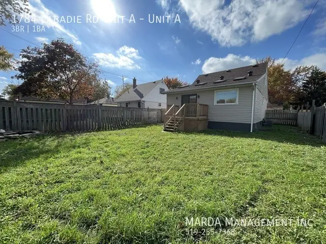 RENOVATED 3 BED/1 BATH MAIN FLOOR UNIT EAST WINDSOR   60% OF UTI - Photo 36