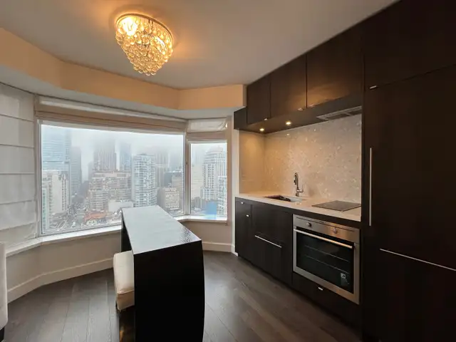 YORKVILLE PLAZA: Furnished 1 Bedroom Condo For Rent Toronto - Photo 3