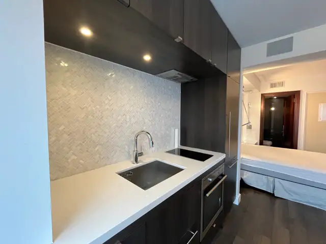 YORKVILLE PLAZA: Furnished 1 Bedroom Condo For Rent Toronto - Photo 4