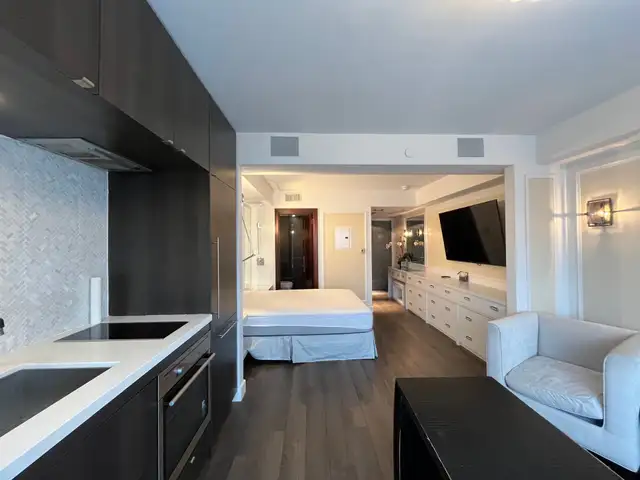 YORKVILLE PLAZA: Furnished 1 Bedroom Condo For Rent Toronto - Photo 5