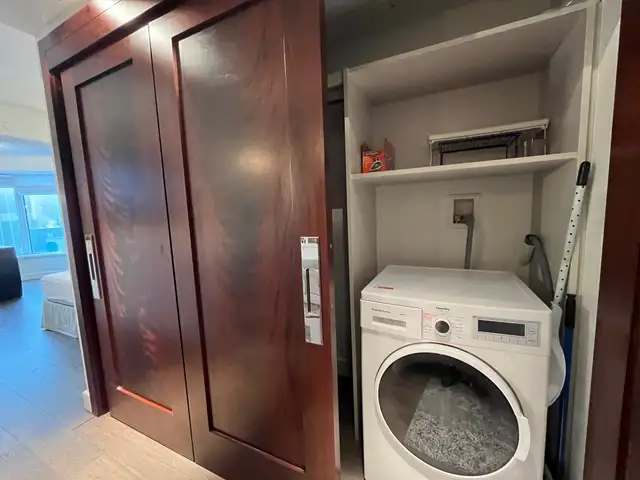 YORKVILLE PLAZA: Furnished 1 Bedroom Condo For Rent Toronto - Photo 9