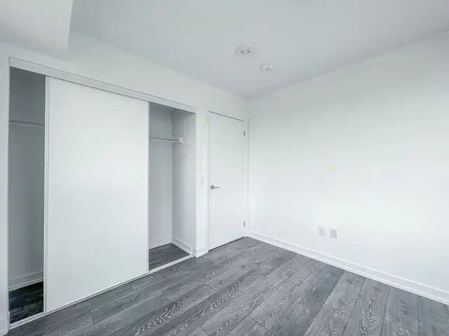 DOWNTOWN PICKERING: 2 Bedroom Corner Condo For Rent w/ PARKING - Photo 8