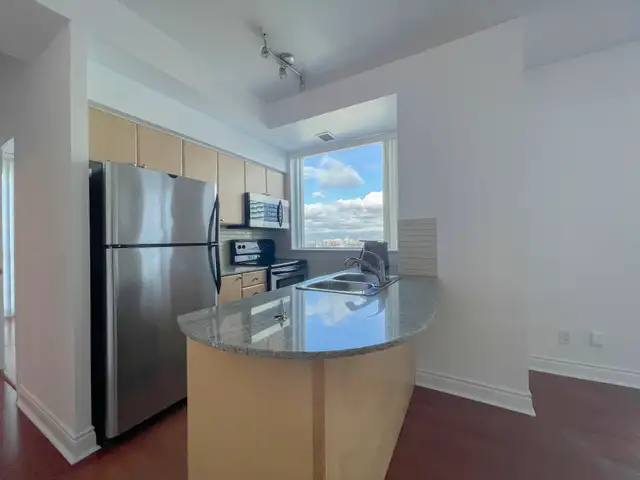COLLEGE PARK: 2 Bedroom Corner Condo For Rent Downtown Toronto - Photo 5