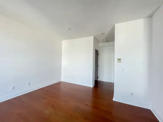 COLLEGE PARK: 2 Bedroom Corner Condo For Rent Downtown Toronto - Photo 11