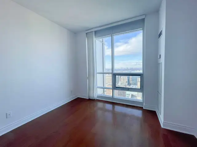 COLLEGE PARK: 2 Bedroom Corner Condo For Rent Downtown Toronto - Photo 12