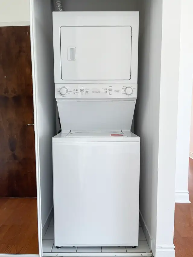 COLLEGE PARK: 2 Bedroom Corner Condo For Rent Downtown Toronto - Photo 15