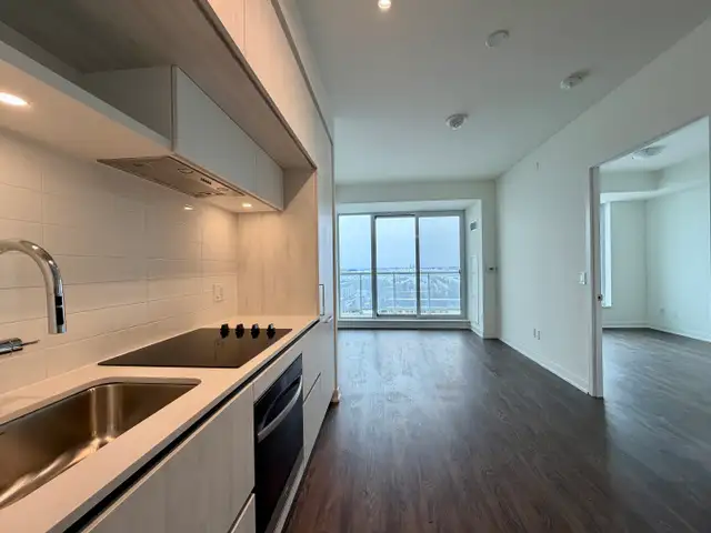 NEXT2: Large 1 Bedroom Den Condo For Rent in Richmond Hill - Photo 5