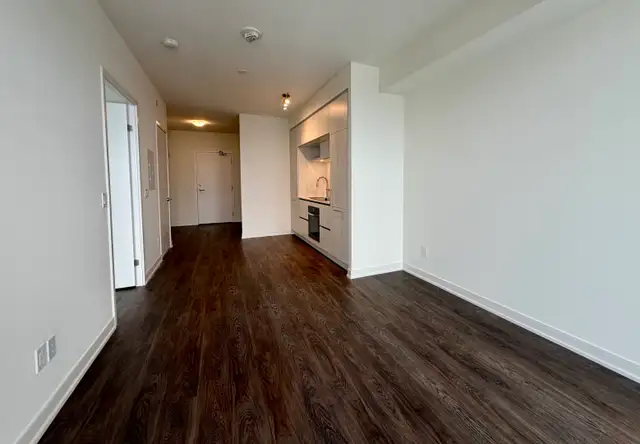 NEXT2: Large 1 Bedroom Den Condo For Rent in Richmond Hill - Photo 8