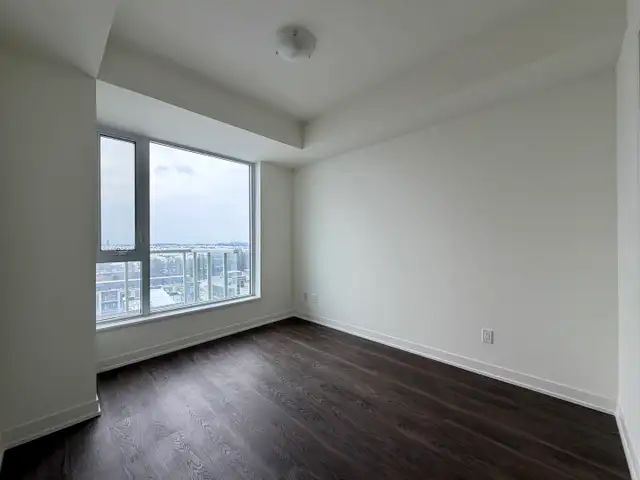 NEXT2: Large 1 Bedroom Den Condo For Rent in Richmond Hill - Photo 10