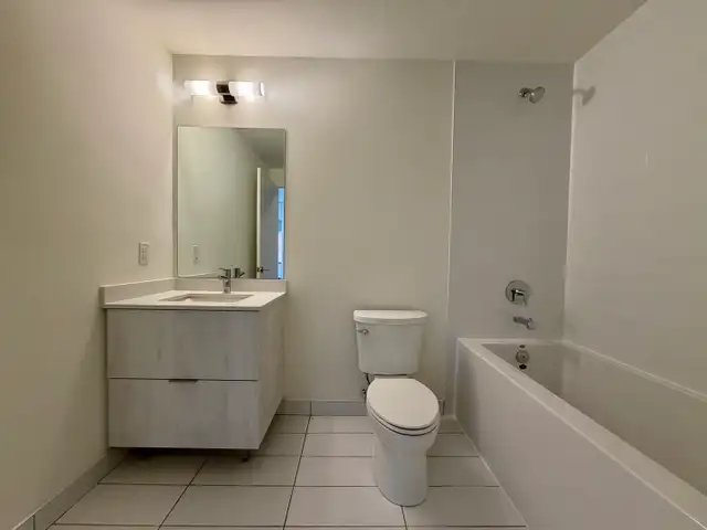 NEXT2: Large 1 Bedroom Den Condo For Rent in Richmond Hill - Photo 14