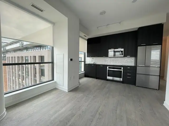 VAUGHAN: Bright 2 Bedroom/2 Bath Corner Condo For Rent Toronto - Photo 3