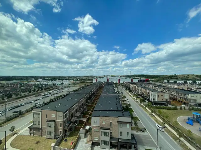 VAUGHAN: Bright 2 Bedroom/2 Bath Corner Condo For Rent Toronto - Photo 12