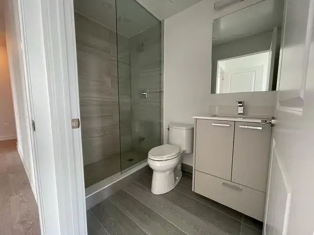 VAUGHAN: Bright 2 Bedroom/2 Bath Corner Condo For Rent Toronto - Photo 15