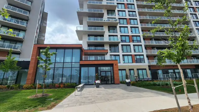 RICHMOND HILL-Brand New 2 Bed/2Bath Corner Condo For Rent w/PRKG
