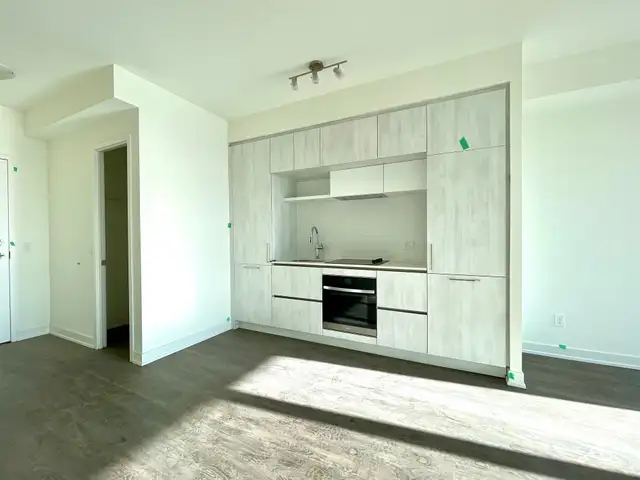 RICHMOND HILL: Brand New 1 Bedroom Condo For Rent with PARKING - Photo 2