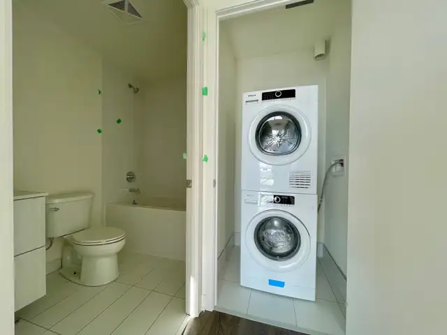 RICHMOND HILL: Brand New 1 Bedroom Condo For Rent with PARKING - Photo 10