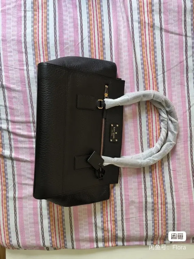 Kate spade should bag 150 Canadian dollars completely new