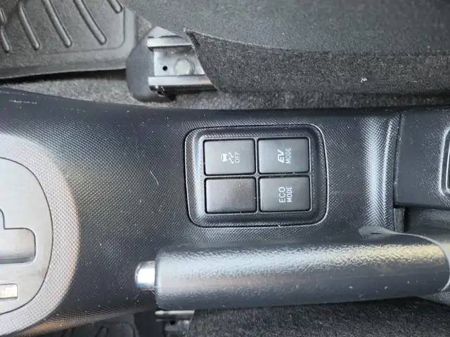 Toyota Prius c 2016 HYBRIDE AUBAINE - Photo 17