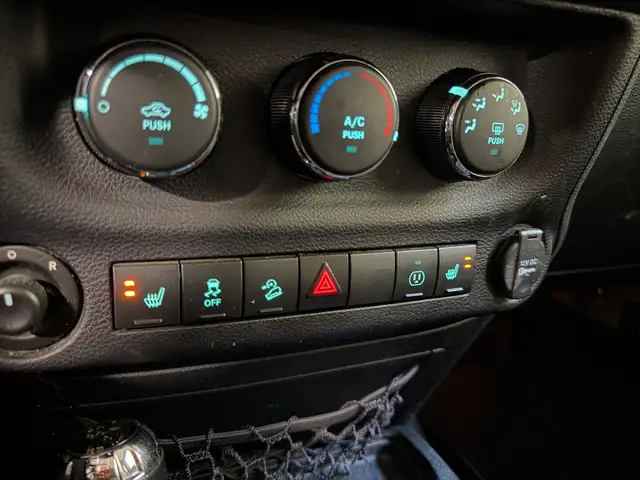 2016 Jeep WRANGLER UNLIMITED 4WD Sahara - BLUETOOTH AUDIO - HEAT - Photo 18