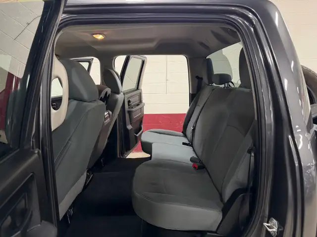 2019 Ram 1500 Classic HEMI 5.7 ST 4x4 CrewCab 5'7' Box|REAR CAME - Photo 11