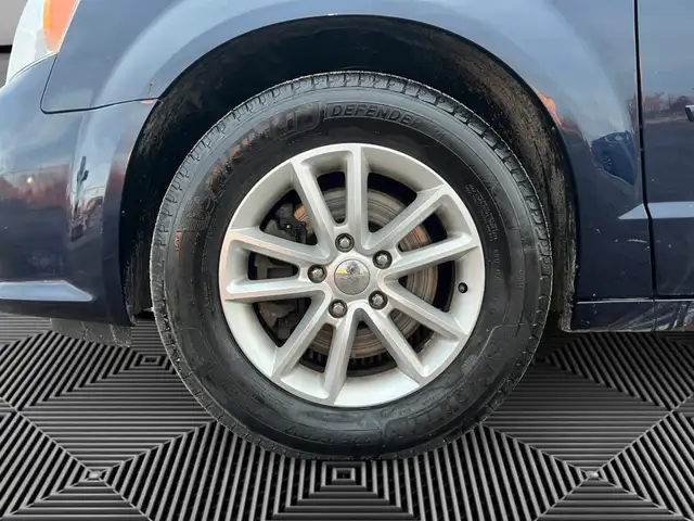 2016 Dodge Grand Caravan SXT | CLEAN CARFAX | NAVI | BACK-UP CAM - Photo 9