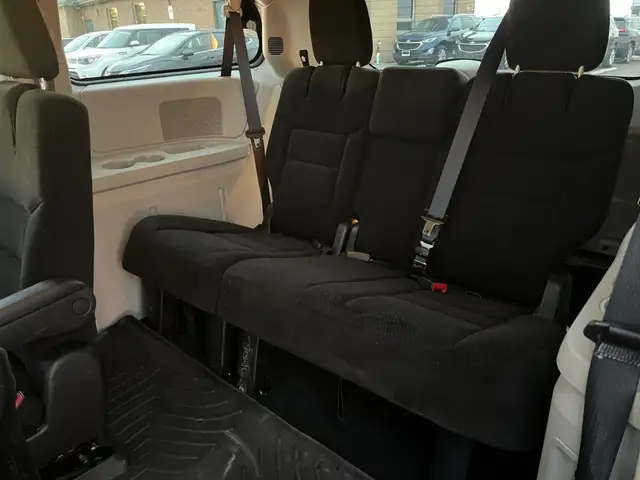 2016 Dodge Grand Caravan SXT | CLEAN CARFAX | NAVI | BACK-UP CAM - Photo 12