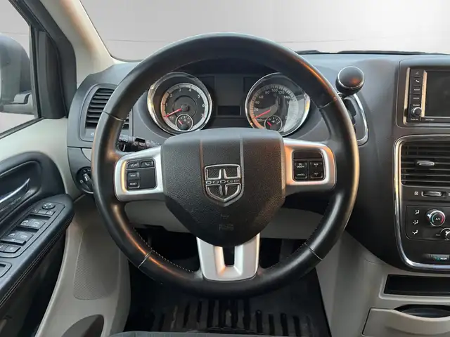 2016 Dodge Grand Caravan SXT | CLEAN CARFAX | NAVI | BACK-UP CAM - Photo 17