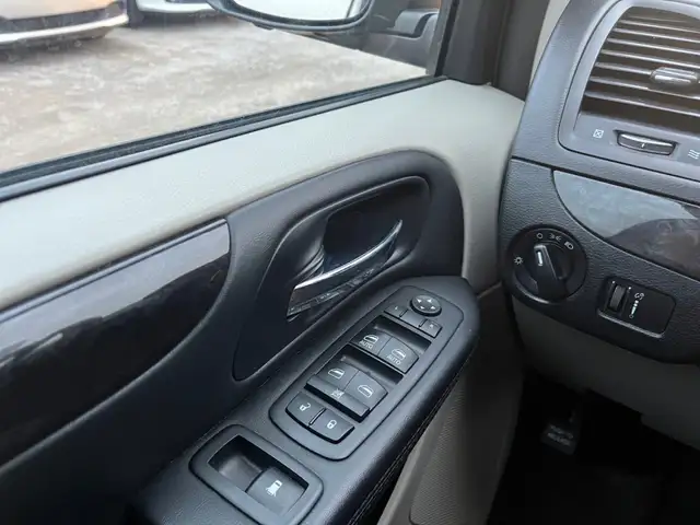 2016 Dodge Grand Caravan SXT | CLEAN CARFAX | NAVI | BACK-UP CAM - Photo 24