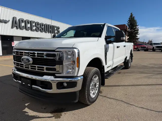2025 FORD F-350 XLT CREW CAB LONG BOX