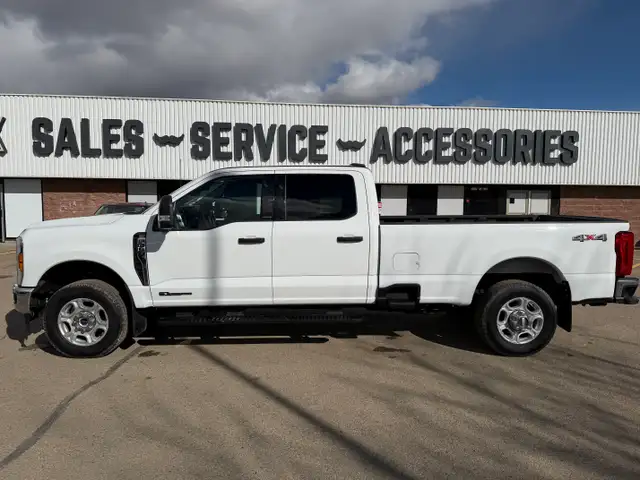 2025 FORD F-350 XLT CREW CAB LONG BOX - Photo 8