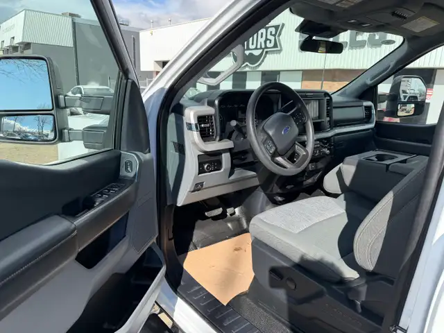 2025 FORD F-350 XLT CREW CAB LONG BOX - Photo 9