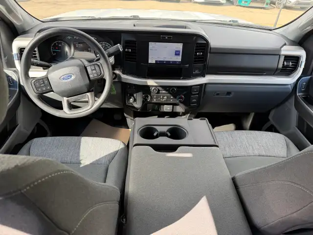 2025 FORD F-350 XLT CREW CAB LONG BOX - Photo 11