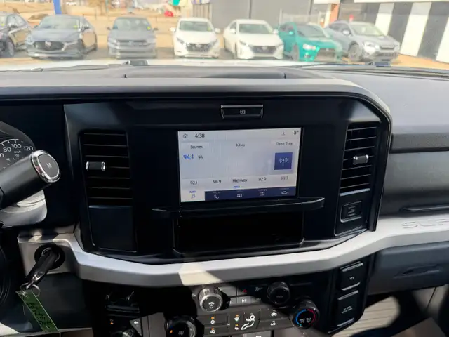 2025 FORD F-350 XLT CREW CAB LONG BOX - Photo 14