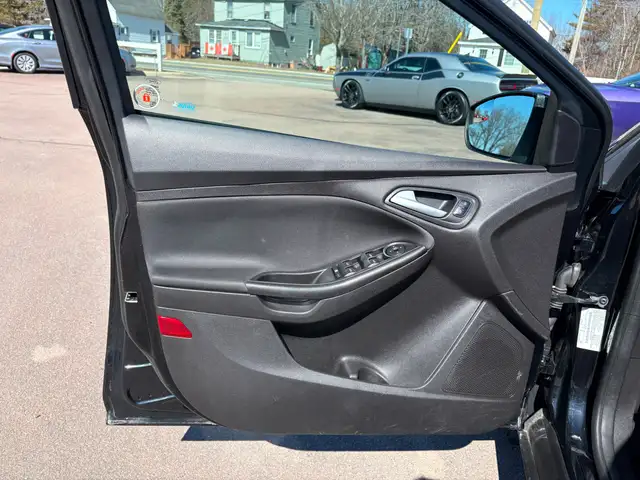 2017 Ford Focus SE Dual Zone AC! Backup Camera! Htd. Seats! - Photo 10