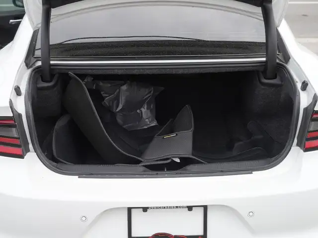 2020 Dodge Charger R / T, V8, Apple Carplay, Alloys. - Photo 8