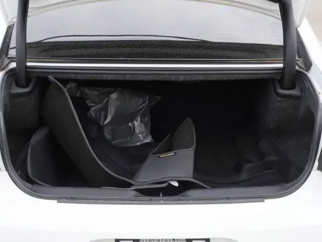 2020 Dodge Charger R / T, V8, Apple Carplay, Alloys. - Photo 9