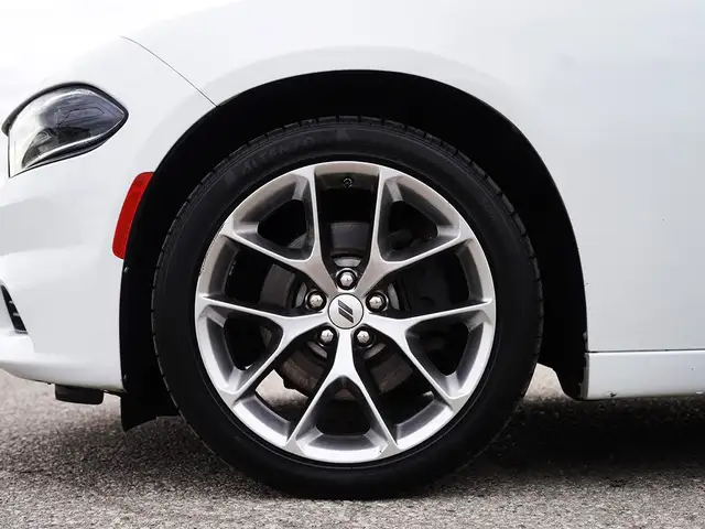 2020 Dodge Charger R / T, V8, Apple Carplay, Alloys. - Photo 10